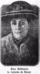 Photographie de Camille Hoffmann, la voyante de Nancy, dans le livre Les morts mystérieuses de Marcel Nadaud, 1926