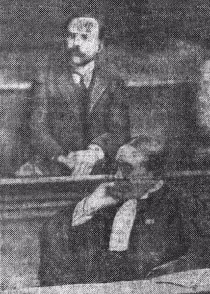 Pierre et son avocat, Me Henri-Robert
1er novembre 1919 Photographie de presse, Le Petit Parisien (novembre 1919) : L'ingénieur Louis Pierre au second plan, défendu par le célèbre avocat Me Henri Robert au premier plan, lors du procès aux Assises du Finistère